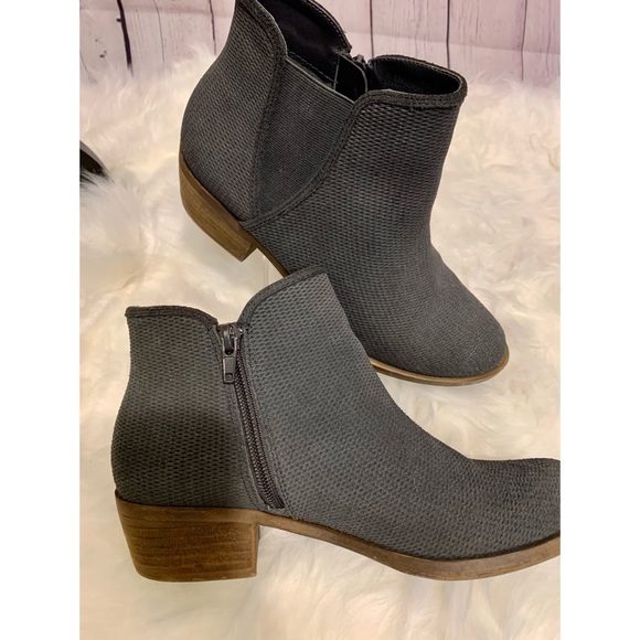 Kensie "Gerona" Women's Preforated Ankle Booties, Dark Gray w Small Heel, Sz 6.5 - Picture 2 of 16